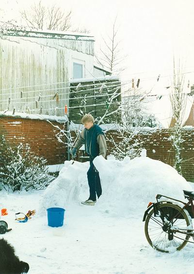 Jan R in de sneeuw