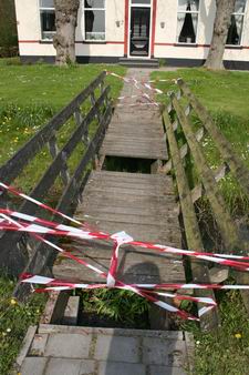 afgesloten bruggetje