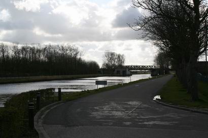 kanaal in tegenlicht