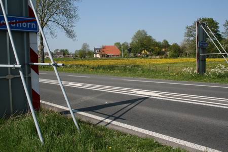 Bebouwde-kom-borden langs N355 bij Noordhorn