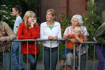 volop aandacht van jong en oud voor de zeepkistenrace