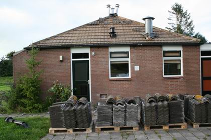 de oude Dörpsstee wordt pan voor pan verwijderd