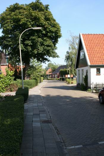 de Moeshorn wordt herstraat, althans de rijbaan