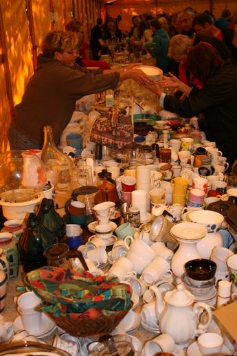 wat een spullen, en wat een mensen....