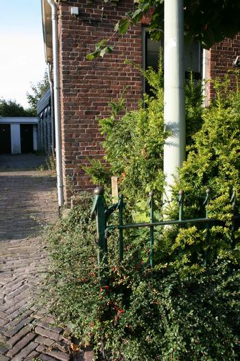 Ja, daar stond ie jarenlang, de rode brievenbus met lichtingstijden...