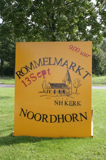 resize-of-rommelmarkt-nh-kerk-2-08092008 aansprekende aankondiging van de rommelmarkt aan de Oosterweg in Noordhorn