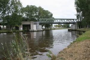 de spoorbrug vanuit het zuid-westen anno september 2008, vanaf de kanaalkant