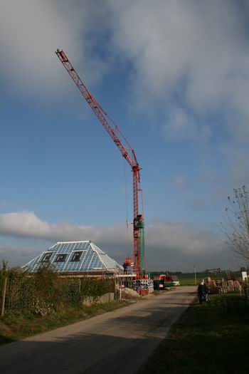 hier heers ik! Henk Bakkers nieuwe woning lijkt nietig, maar het wordt een fraaie behuizing!