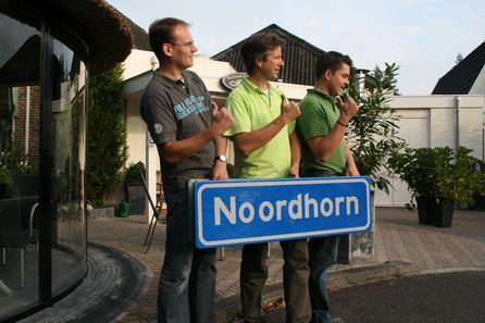 resize-of-balk-met-bord-noordhorn-en-liftende-fortunezen-10092008 Laten we voor alle zekerheid ook nog maar even de andere kant op liften....