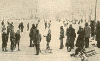 IJspret in de barre kou van 1979; ijsbaan Dorpsbelangen Noordhorn, bijna 30 jaar geleden