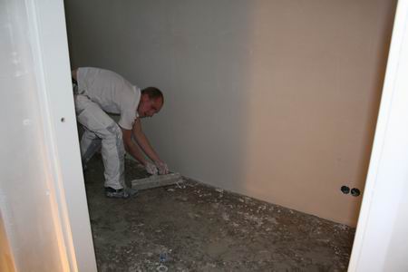 resize-of-20081201_7597 De stukadoor leeft zich uit in zijn specialiteit...