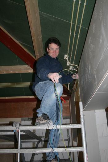 resize-of-20081201_7598 Electricien Gerard ziet op hoog niveau de Dorpssteetoekomst glunderend in!