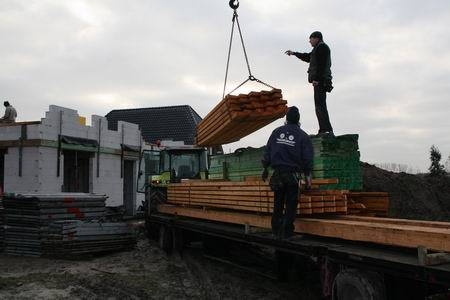 De Noord-Duitsers hadden er al een lange rit op zitten, met de tractor en wagen, dwars door de Stad heen. Start in Rhede, 5.00 uur....