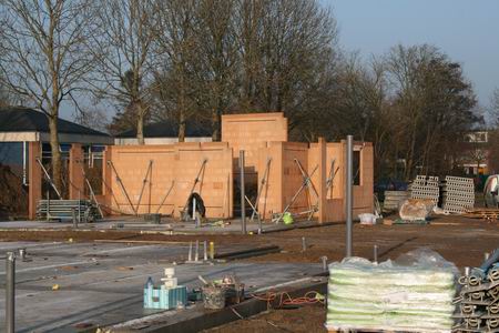 Zo staan er meer..... Heel precies bemeten, een starterswoning in wording!