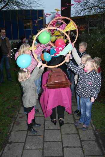 Vesna is al in de tunnel gedoken, Joke is nog van achteren te bewonderen. Afscheid nemen is een beetje doodgaan....
