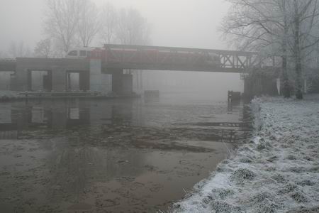 resize-of-20081231_81781 Waar zouden we zijn zonder de trein, Arriva of niet. De spoorbrug als machtig monument van technisch kunnen, de nieuwe komt eraan.