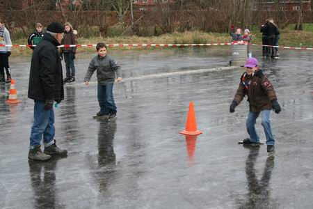 resize-of-20090103_8187 Starter Hille Dijck en twee talenten op de gladde ijzers