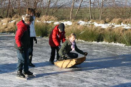 Aha, daar wordt al geoefend met een echte prikslee. De strijd kan losbranden....