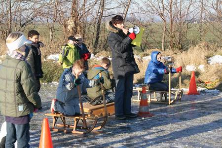 Het volgende paar staat, pardon, zit al weer klaar, zet hem op! (Volgende keer beter, Sven!)