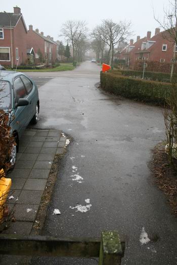 De asfaltpaden, de straten... Waar is mijn zakdoek? Nog sneeuw? Nee, dat is een overdaad aan strooizout...  