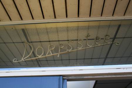 resize-of-20090115_8483 Boven de entree is alvast de naam aangebracht, hoort bij het nestelen...