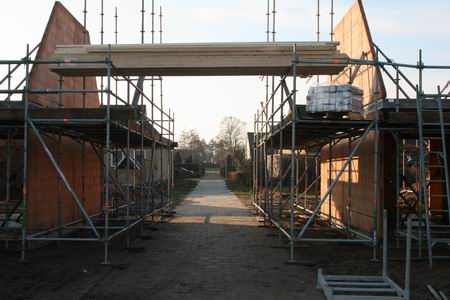 Geen kraan meer, wel steigers op de Kooikavels...