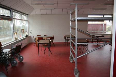 In de beide ruimtes voor de kinderopvang wordt nog hard gewerkt, even doordouwen....  