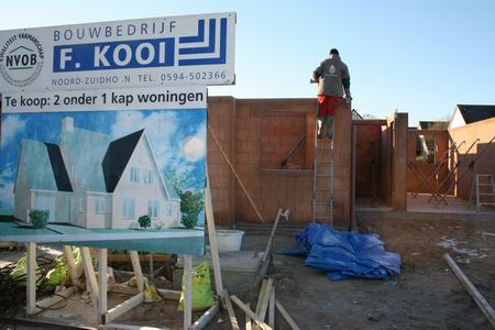 Op de Kooikavels volop bouwactiviteit ondanks de lage temperaturen.  