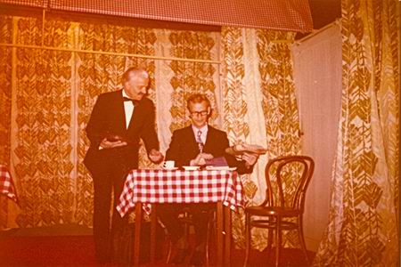 Toneelstuk(je) met mijzelf (handelsreiziger???) en Paul Dijkstra als getalenteerde ober   