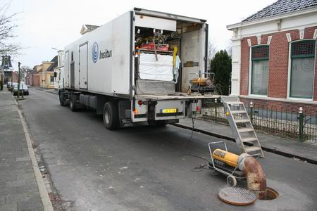 het rioolwerk wordt uitgevoerd door Insituform, in opdracht van de gemeente Zuidhorn