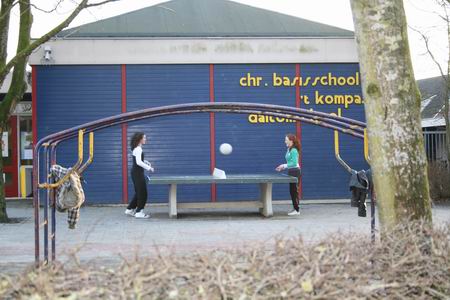 Pingpongen? Nee, tafelballen op een volstrekt eigen wijze....