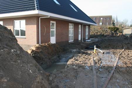 Bij Henk Bakker, Meidoornstraat 18, is er wederom diep geboord om aardwarmte in te schakelen