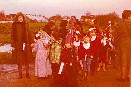 Een van de fotoos die gemaakt werden tijdens het openingsfeest van de CBS t Kompas in december 1976 