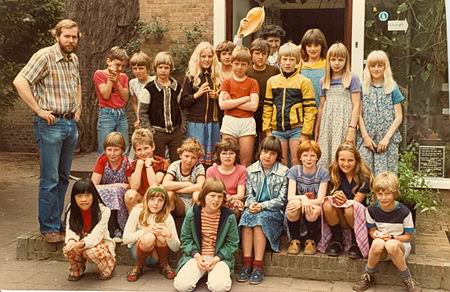 Bovenbouw CBS t Kompas in 1982 voor de ingang van zeemuseum Miramar nabij Frederiksoord. Wie weet de namen? Wie heeft er nog speciale herinneringen?