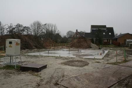 resize-of-heeres-20022009 De bouwvakkers van Schwarte Bau uit Rhede zijn in geen velden of wegen te bekennen. Of hebben ze een lang carnavalsweekeinde?