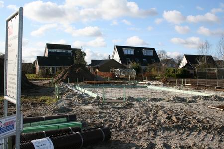 Aan het zuideinde van de Meidoornstraat ligt de Heereskavel klaar om bebouwd te worden...