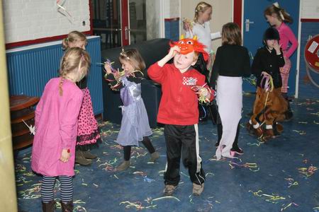 resize-of-kindercarnaval-11-28022009 Jong geleerd, oud gedaan, ga maar even uit je dak! (Broodnodig voor een juiste balans...)