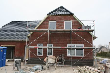 resize-of-20090314_9175 Het fraaie huis van Fokke Hiemstra is niet alleen onder de pannen, maar heeft inmiddels ook dubbel glas