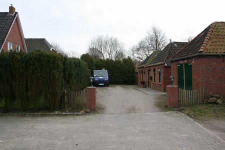 De Molenberg (waar ooit de andere Noordhorner molen stond), waar Spaans bevelhebber Verdugo zijn hoofdkwartier vestigde. De huidige bewoners, de familie Steenbergen, wonen op historische grond) 