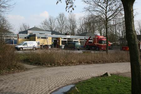 Zaterdagmiddag, maar een drukte van belang bij de nieuwe Dörpsstee aan de Noordhorner Noorderweg  