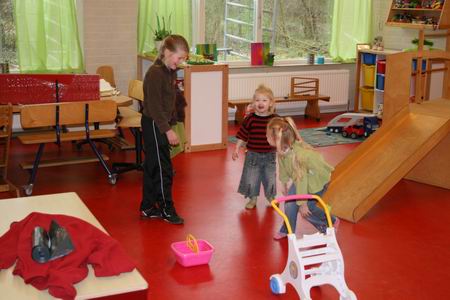 De nieuwe ruimte voor de peuteropvang van het Kinderkwartier wordt alvast even ingewijd... 