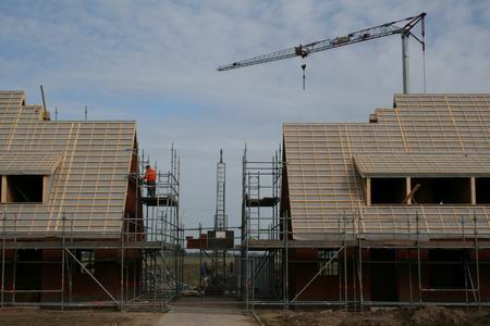 Mooi beeld vanaf de westkant, vanaf het pad vanuit de Esdoornstraat. Dit zijn de luxere twee-onder-een-kappers)  