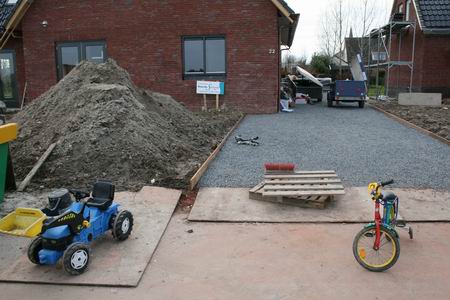 Aan de straatkant groeit de huiselijkheid; nog 1 nachtje slapen...