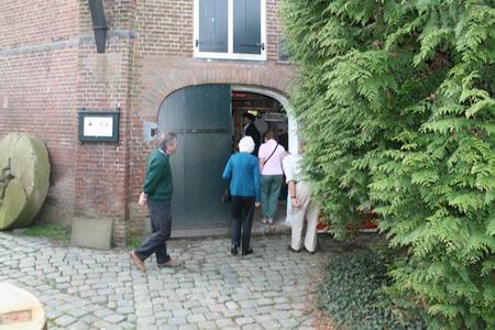 Gelukkig toch nog enige, vaak toevallige belangstelling voor molen De Fortuin en verteller van dienst Van Iterson 