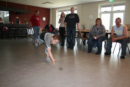 Tja, en dan komt het jongste talent Sven iedereen even een lesje leren.... 