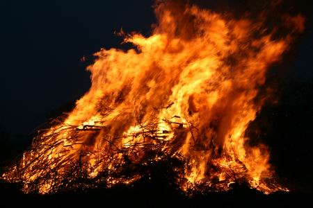 Een mooi beeld van het Paasvuur 2009!  