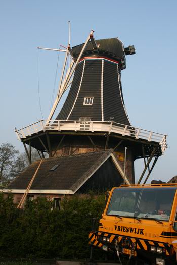 resize-of-20090415_9701 De ontwiekte molen lijkt te zeggen: Kom maar op met die nieuwe roeden!