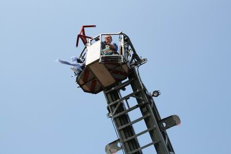 resize-of-20090415_9999_26 De bakkenist blijft in deze fase de belangrijkste molenvakman! Alhoewel, het blijft teamwork natuurlijk...