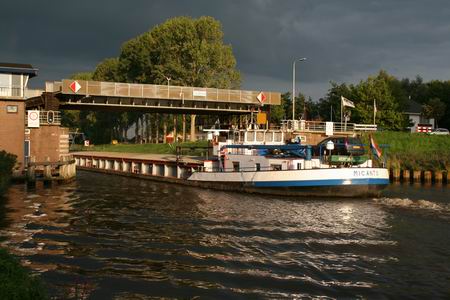 resize-of-brug-open-3-18092008 De brug des aanstoots, al tientallen jaren...