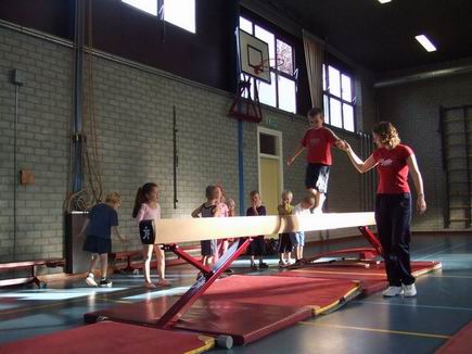 Actiemoment tijdens een les van de Noordhorner Gym Club